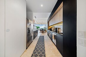 Maxwell Collection Romantic Zone