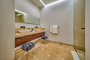 Maxwell Collection Romantic Zone