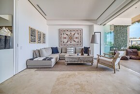 Maxwell Collection Romantic Zone