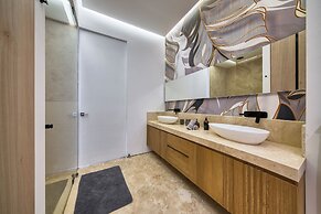 Maxwell Collection Romantic Zone