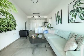 Opulent Ease 2BR Apt in Midtown