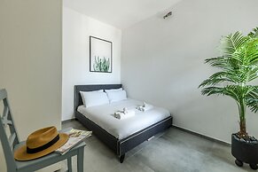 Opulent Ease 2BR Apt in Midtown