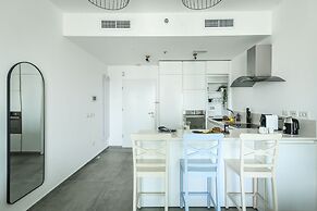 Opulent Ease 2BR Apt in Midtown