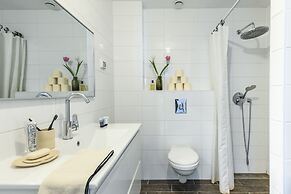 Opulent Ease 2BR Apt in Midtown