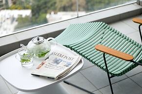 Opulent Ease 2BR Apt in Midtown