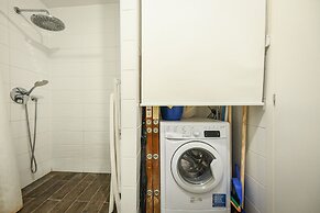 Opulent Ease 2BR Apt in Midtown