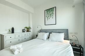 Opulent Ease 2BR Apt in Midtown