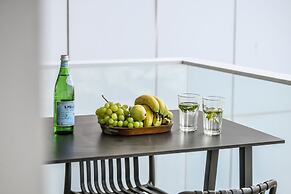 Opulent Ease 2BR Apt in Midtown