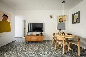 Stylish 2BD Bauhaus Apt w Balcony