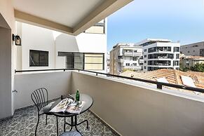 Stylish 2BD Bauhaus Apt w Balcony