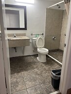 REGAL 8 INN & SUITES