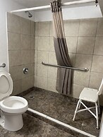REGAL 8 INN & SUITES