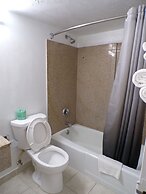 REGAL 8 INN & SUITES