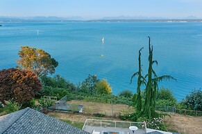 Views Seclusion & Cozy Island Comfort