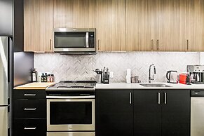 Posh Lofty Pad in Central Redmond
