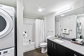 Posh Lofty Pad in Central Redmond