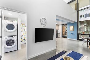 Posh Lofty Pad in Central Redmond (94695486)