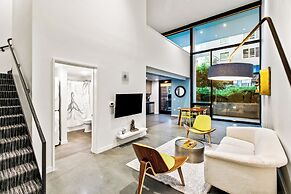 Posh Lofty Pad in Central Redmond