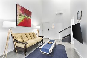 Posh Lofty Pad in Central Redmond (94695486)