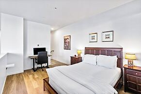 Airy and Open Corner Loft - 92 Walkscore