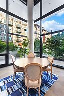 Airy and Open Corner Loft - 92 Walkscore