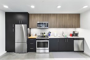 Airy and Open Corner Loft - 92 Walkscore