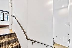 Airy and Open Corner Loft - 92 Walkscore