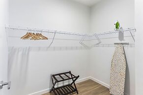 Airy and Open Corner Loft - 92 Walkscore