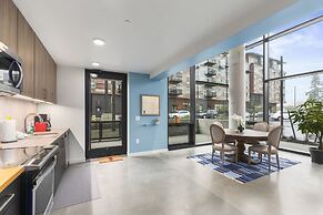 Airy and Open Corner Loft - 92 Walkscore