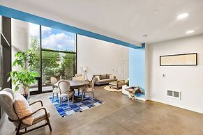 Airy and Open Corner Loft - 92 Walkscore