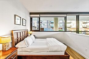 Airy and Open Corner Loft - 92 Walkscore