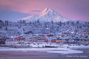 Hood River Suites Apartment Hotel