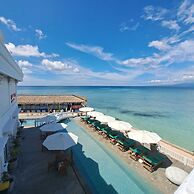 Gili Beachfront Suites