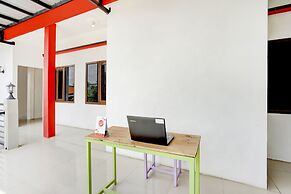 Super OYO 3702 Homestay Bougenville Syariah