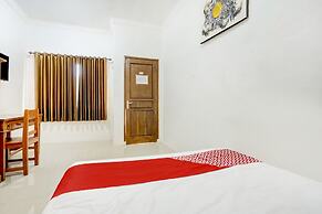 Super OYO 3702 Homestay Bougenville Syariah