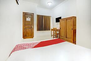 Super OYO 3702 Homestay Bougenville Syariah