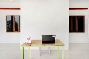 Super OYO 3702 Homestay Bougenville Syariah