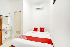 Super OYO 3702 Homestay Bougenville Syariah