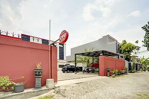 Super OYO 3702 Homestay Bougenville Syariah