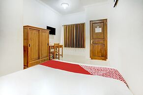 Super OYO 3702 Homestay Bougenville Syariah