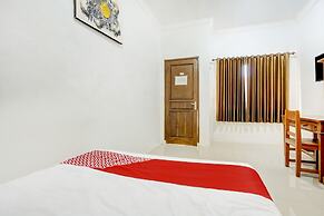 Super OYO 3702 Homestay Bougenville Syariah