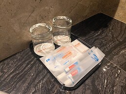 Front One Gosyen Hotel Salatiga