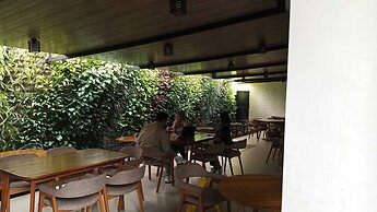 Front One Gosyen Hotel Salatiga