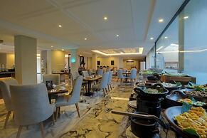 Front One Gosyen Hotel Salatiga