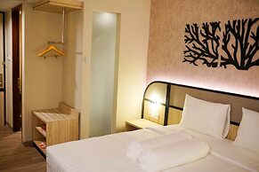 Front One Gosyen Hotel Salatiga