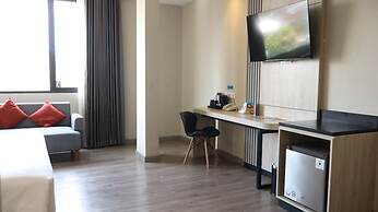 Front One Gosyen Hotel Salatiga