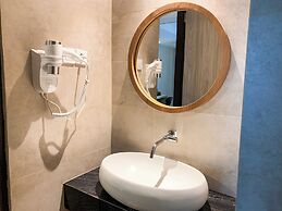 Front One Gosyen Hotel Salatiga