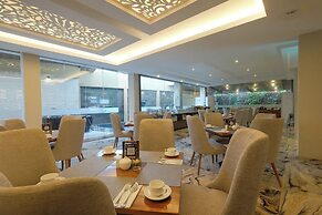 Front One Gosyen Hotel Salatiga