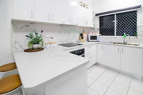 ZEN GARDEN - 2 BR Cozy Modern Design Apt