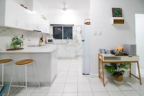 ZEN GARDEN - 2 BR Cozy Modern Design Apt